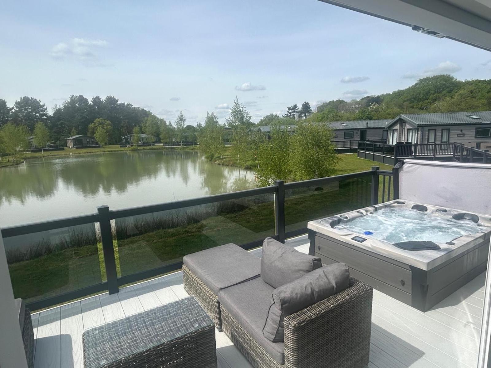 וודהול ספא Hotchkin Lodge מראה חיצוני תמונה